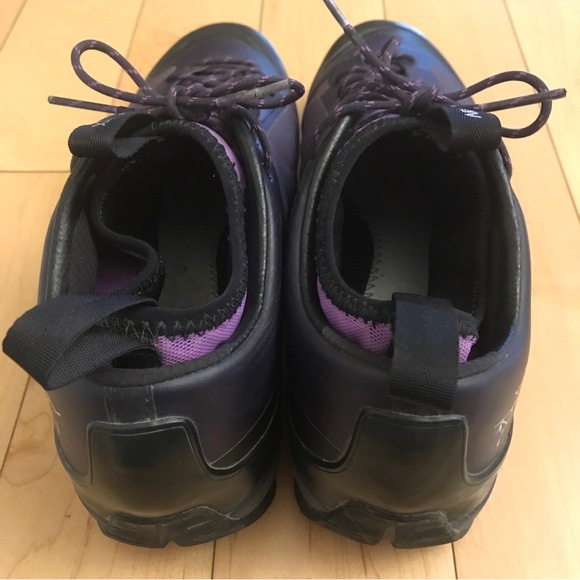 Arc’teryx Womens purple Sz 9 hiking sneakers - Picture 8 of 8